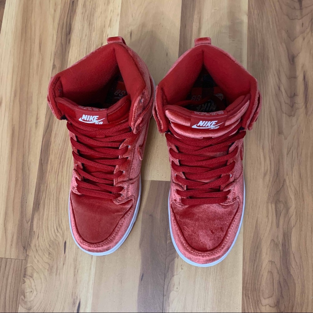 VNDS Santa Suit Red Velvet Nike Dunks